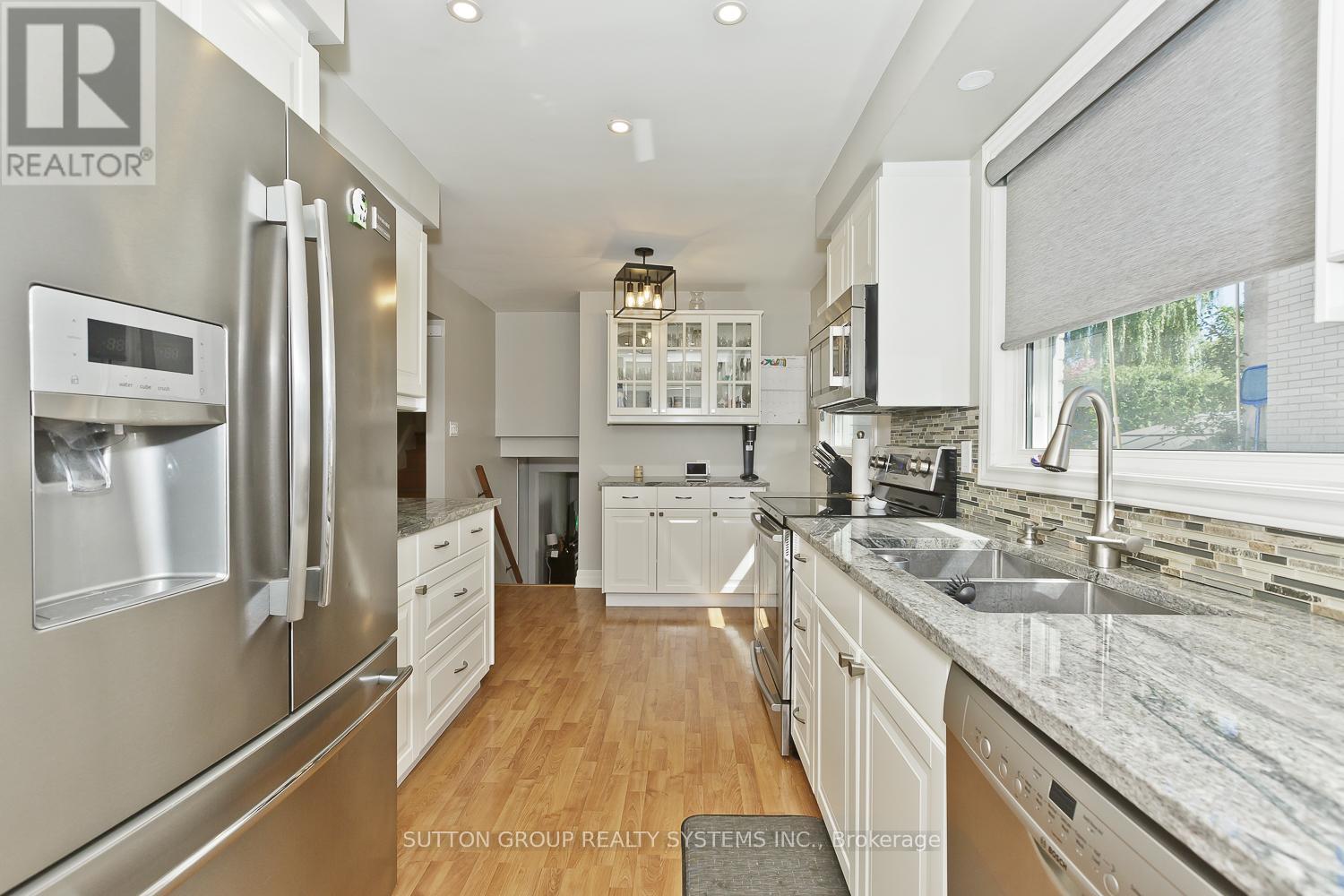 1535 Thetford Court, Mississauga, Ontario  L5J 3N2 - Photo 5 - W12683374