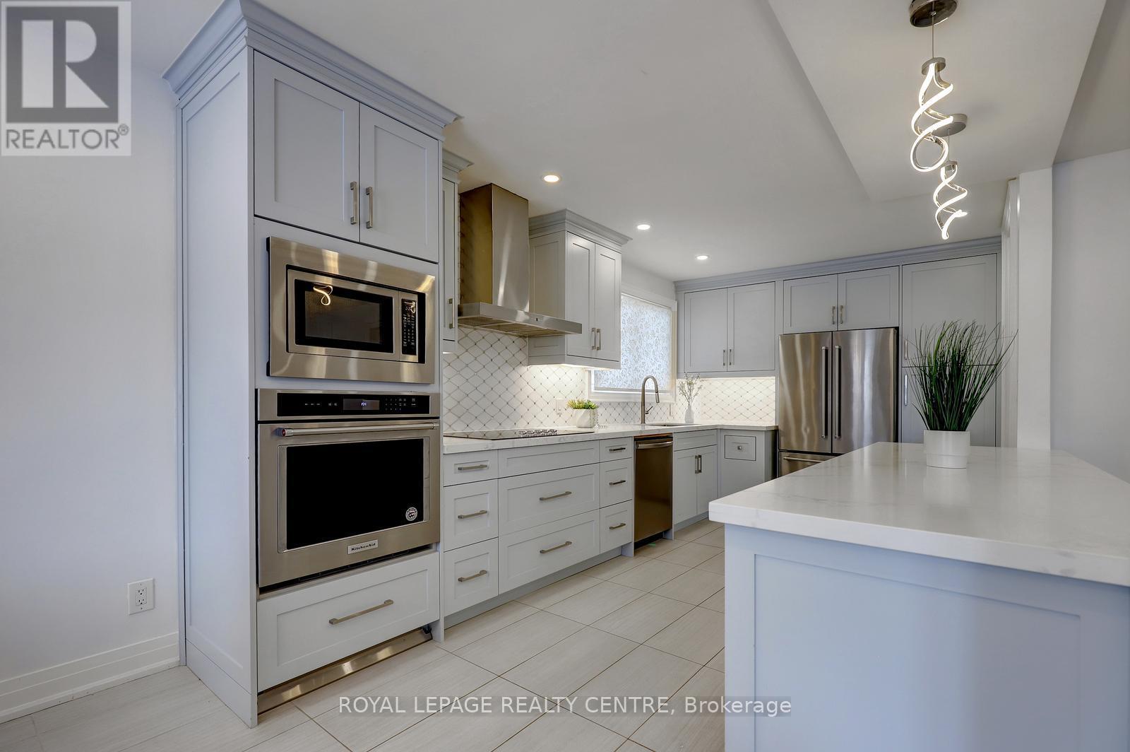 1416 Monaghan Circle, Mississauga, Ontario  L5C 1R8 - Photo 11 - W12683380