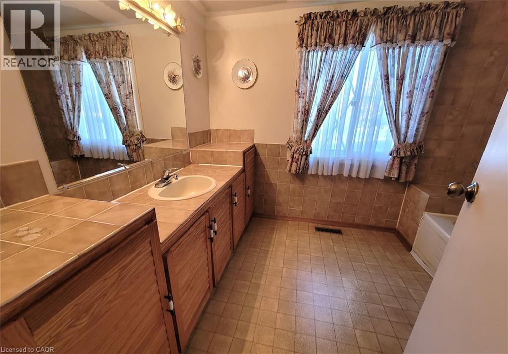 111 Riverbank Drive N, Cambridge, Ontario  N3H 4R6 - Photo 37 - 40766317