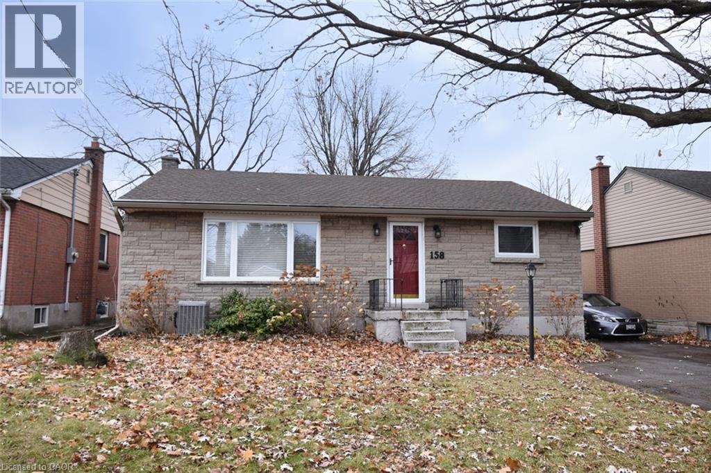 <div class="slider-price">$639,900</div><p>158 Howe Avenue, Hamilton, Ontario</p>