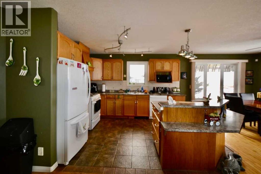 660 1 Avenue, Irricana, Alberta  T0M 1B0 - Photo 3 - A2274113