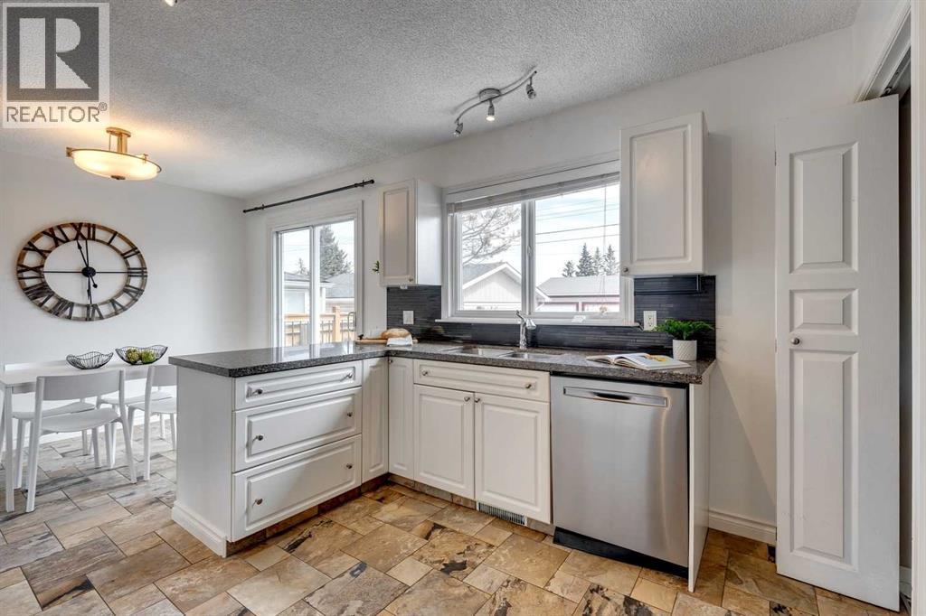 107 Sackville Drive Sw, Calgary, Alberta  T2W 0W4 - Photo 11 - A2277169