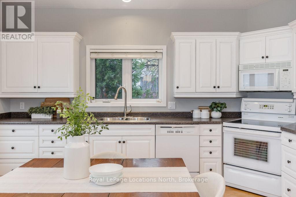 46 William Avenue, Wasaga Beach, Ontario  L9Z 2X3 - Photo 15 - S12683400