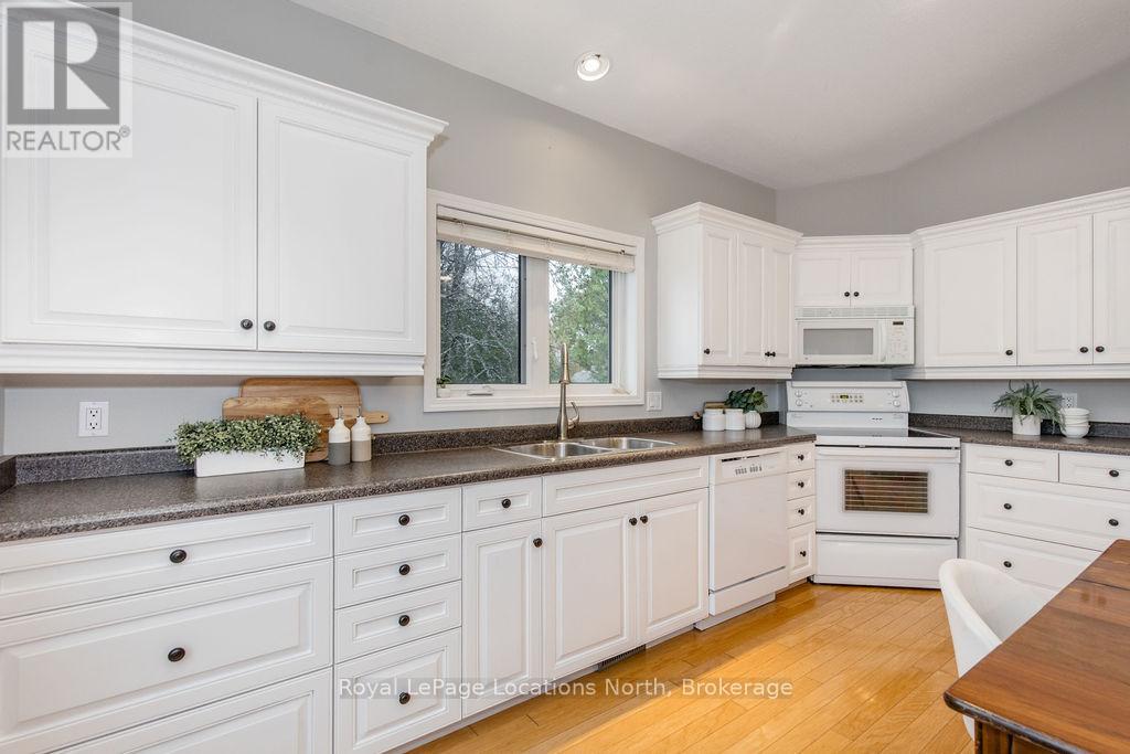 46 William Avenue, Wasaga Beach, Ontario  L9Z 2X3 - Photo 18 - S12683400