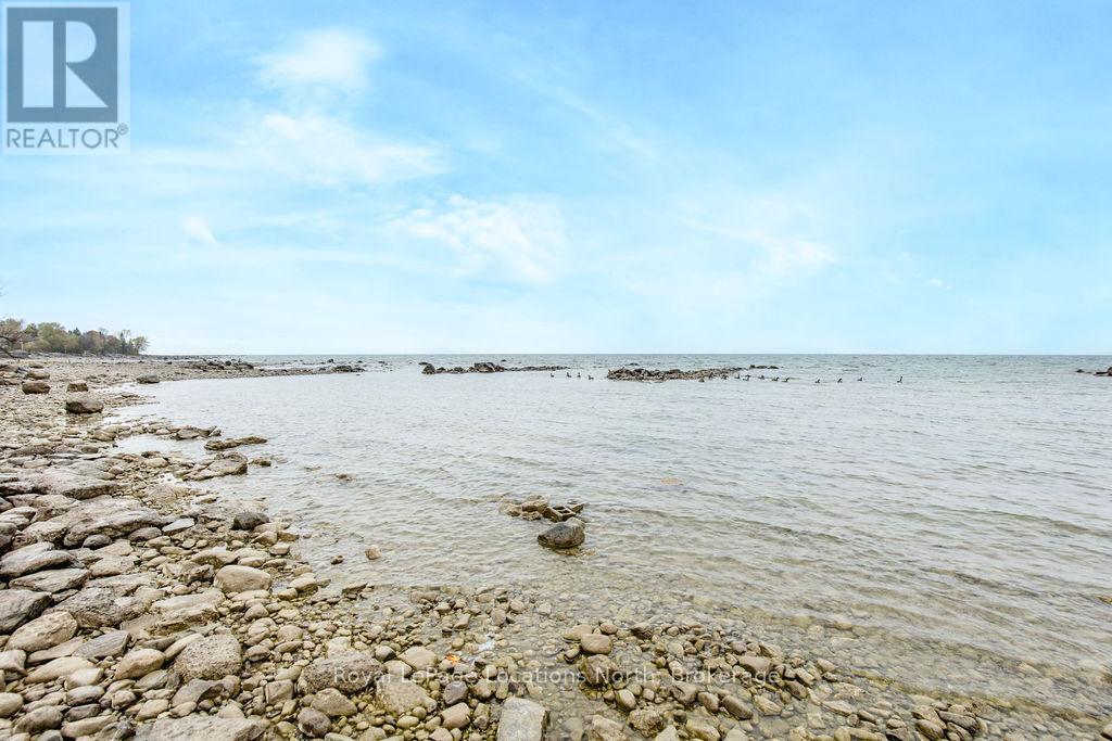 46 William Avenue, Wasaga Beach, Ontario  L9Z 2X3 - Photo 2 - S12683400