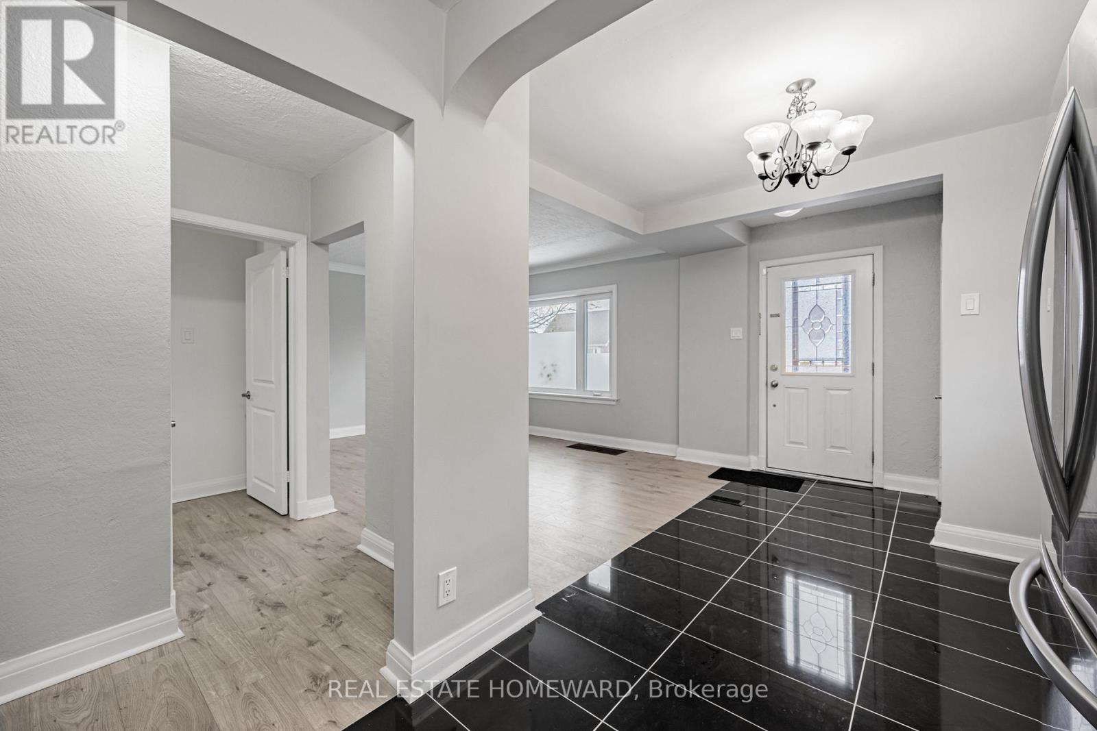 11 Dorine Crescent, Toronto, Ontario  M1L 1Y8 - Photo 11 - E12683414
