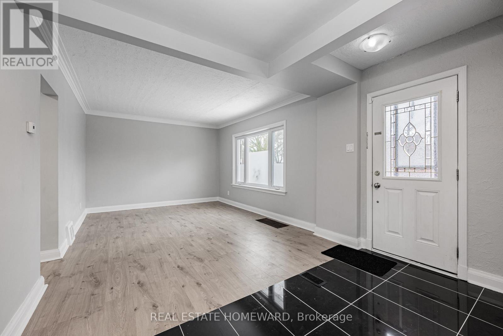 11 Dorine Crescent, Toronto, Ontario  M1L 1Y8 - Photo 5 - E12683414