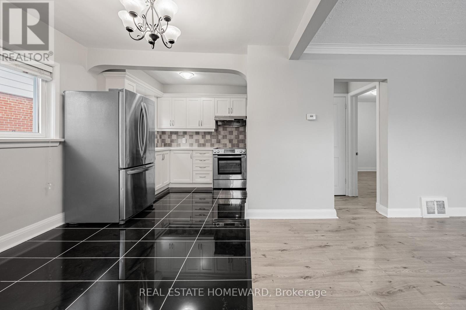 11 Dorine Crescent, Toronto, Ontario  M1L 1Y8 - Photo 7 - E12683414