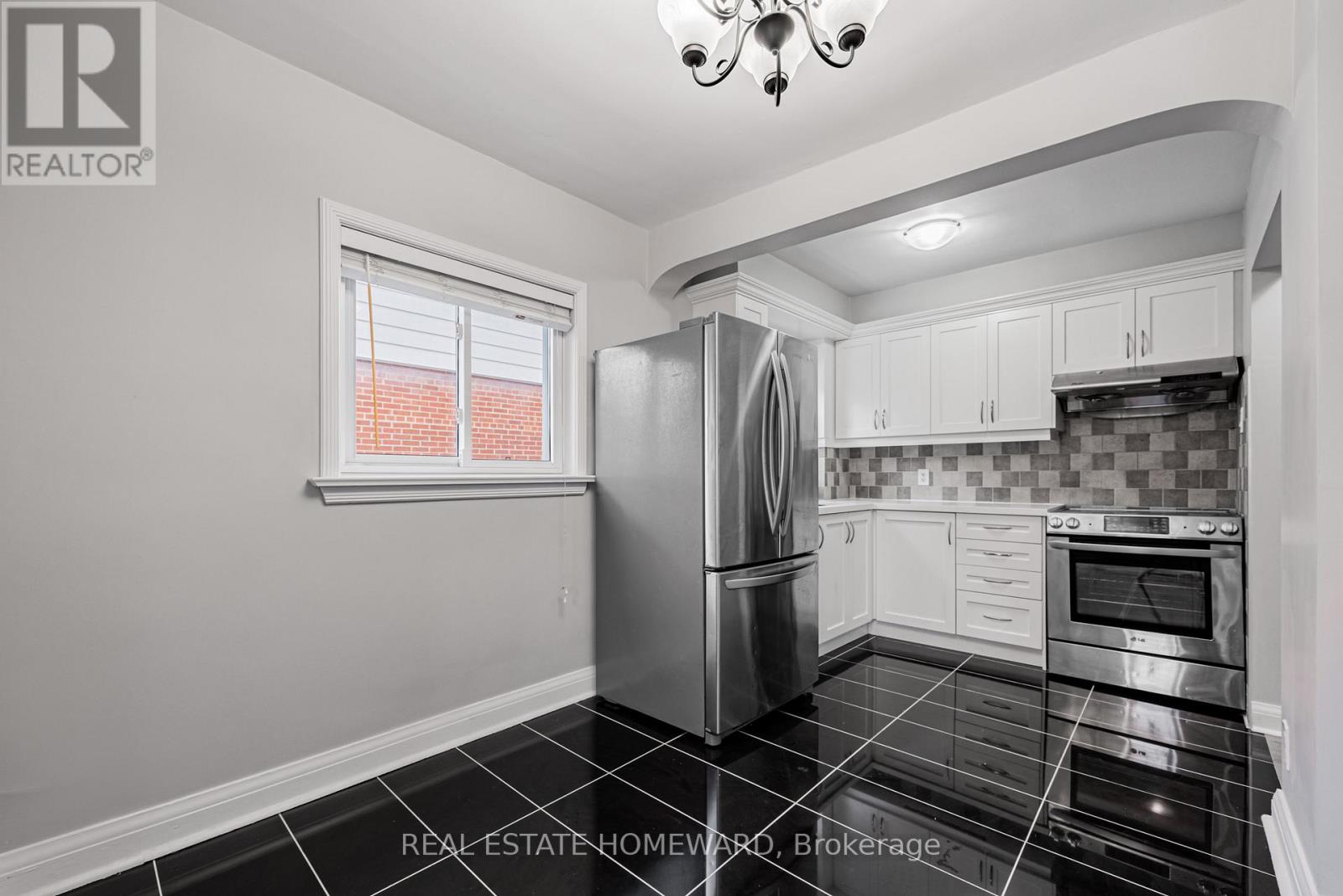 11 Dorine Crescent, Toronto, Ontario  M1L 1Y8 - Photo 8 - E12683414