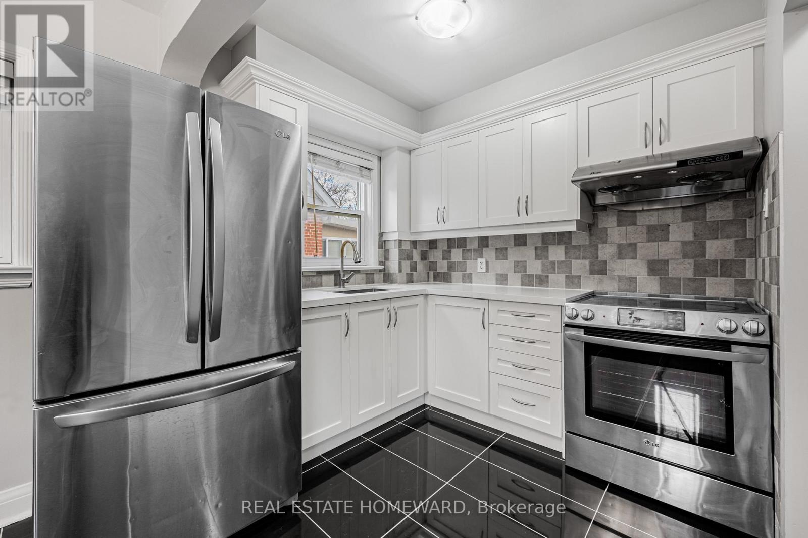 11 Dorine Crescent, Toronto, Ontario  M1L 1Y8 - Photo 9 - E12683414