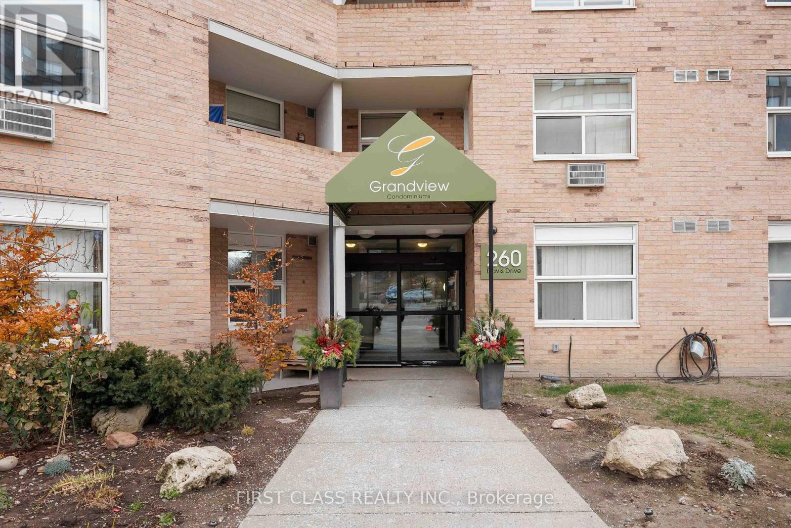 812 - 260 Davis Drive, Newmarket, Ontario  L3Y 7C3 - Photo 3 - N12683460