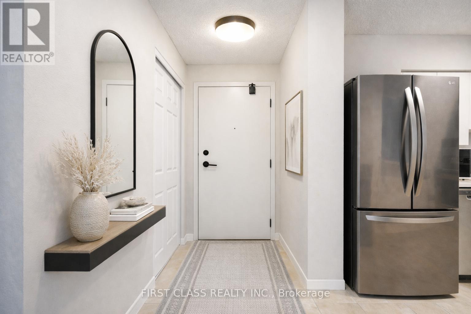 812 - 260 Davis Drive, Newmarket, Ontario  L3Y 7C3 - Photo 5 - N12683460