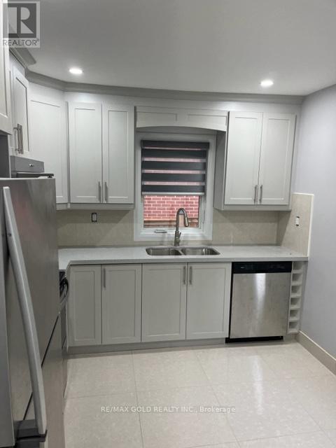 18 College Street N, Toronto, Ontario  M9V 1H3 - Photo 3 - W12668038