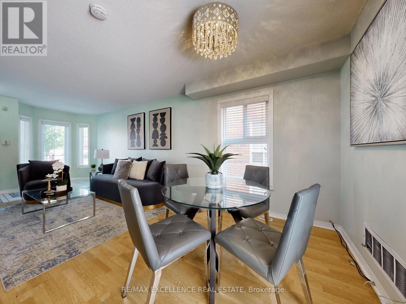 23 Arthurs Crescent, Brampton, Ontario  L6Y 4Y2 - Photo 4 - W12683396