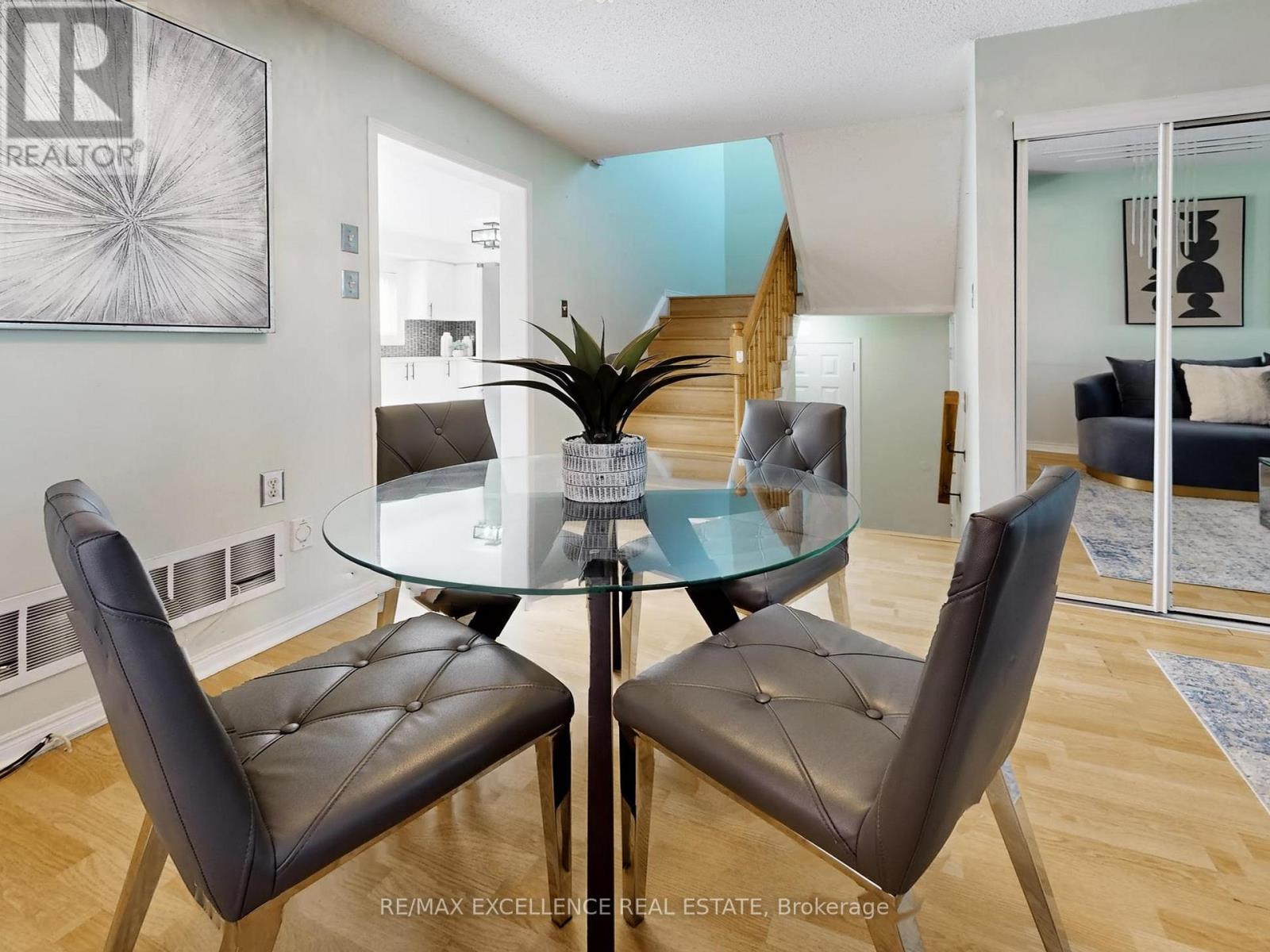 23 Arthurs Crescent, Brampton, Ontario  L6Y 4Y2 - Photo 6 - W12683396