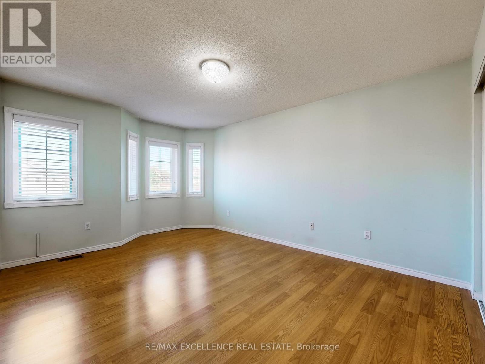 23 Arthurs Crescent, Brampton, Ontario  L6Y 4Y2 - Photo 9 - W12683396