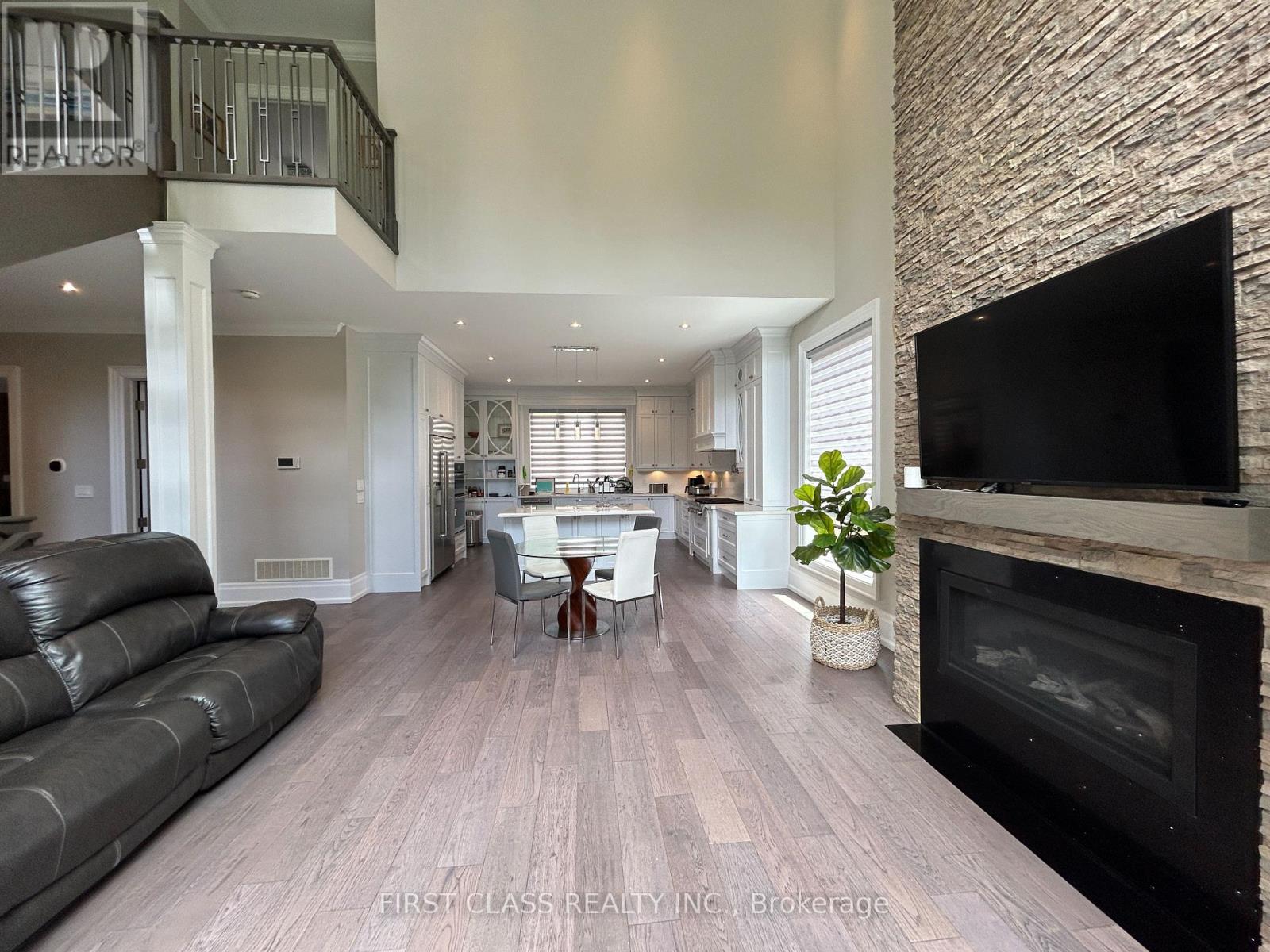 2194 Elmhurst Avenue, Oakville, Ontario  L6J 5G2 - Photo 10 - W12683420