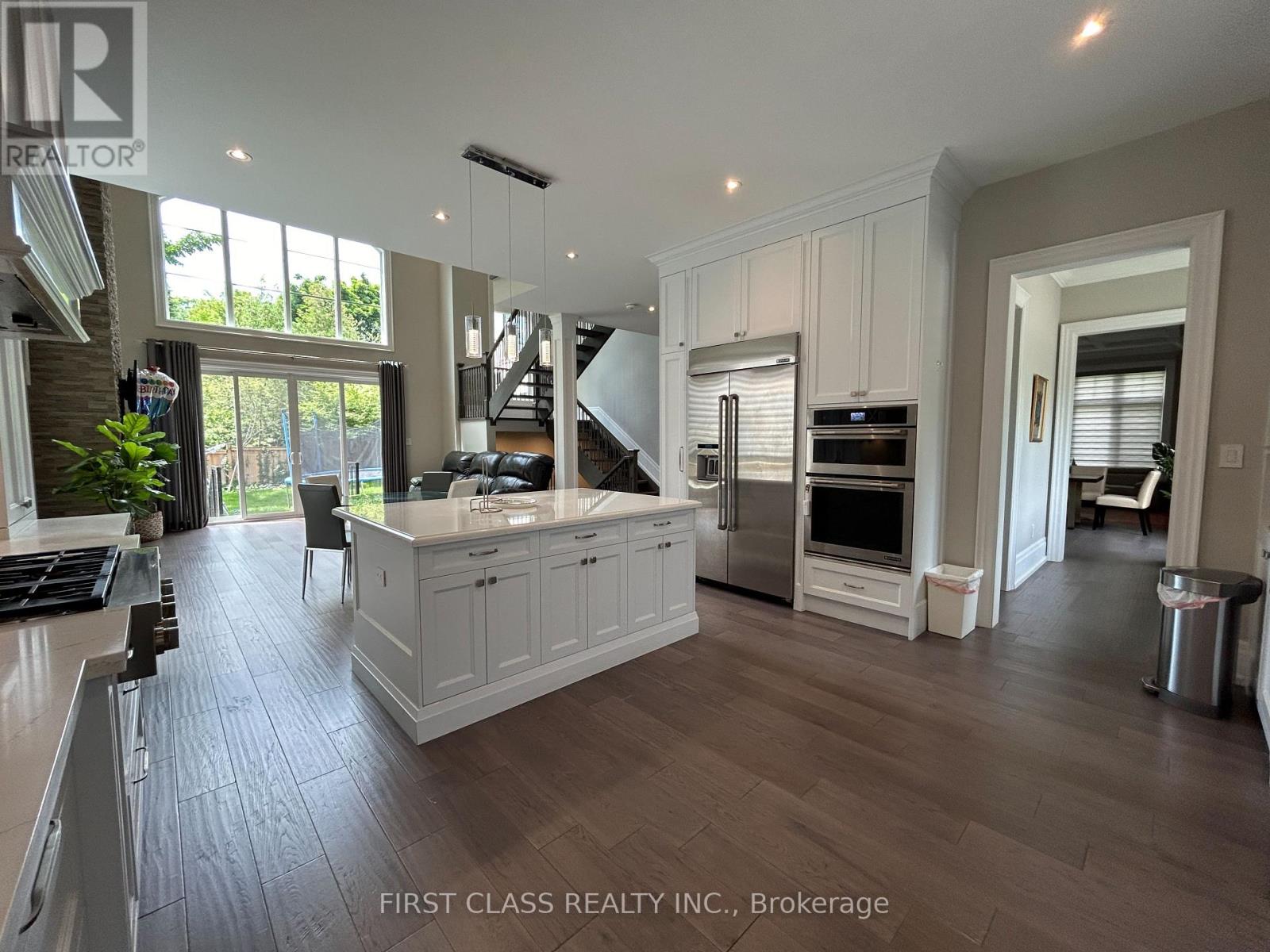 2194 Elmhurst Avenue, Oakville, Ontario  L6J 5G2 - Photo 15 - W12683420