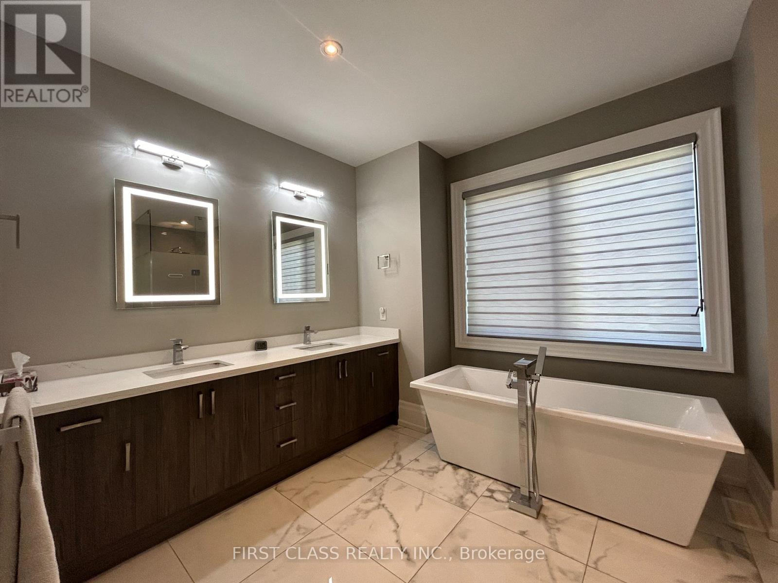 2194 Elmhurst Avenue, Oakville, Ontario  L6J 5G2 - Photo 23 - W12683420