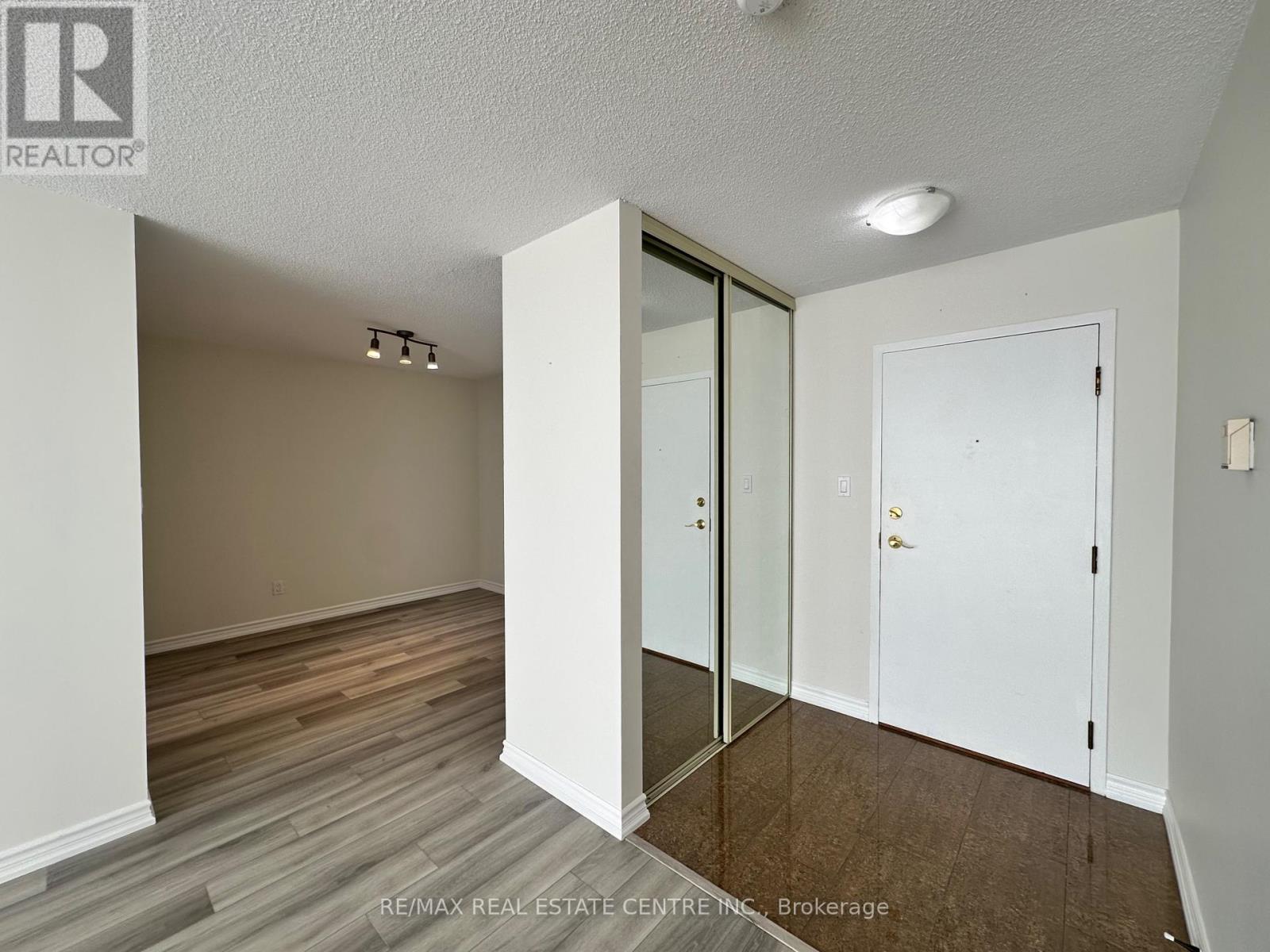 302 - 1360 Rathburn Road E, Mississauga, Ontario L4W 4H4 - Photo 13 - W12683458