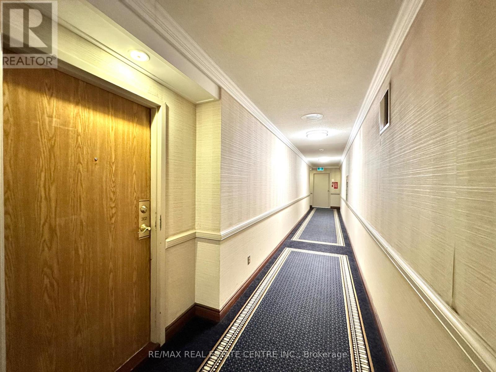 302 - 1360 Rathburn Road E, Mississauga, Ontario L4W 4H4 - Photo 6 - W12683458