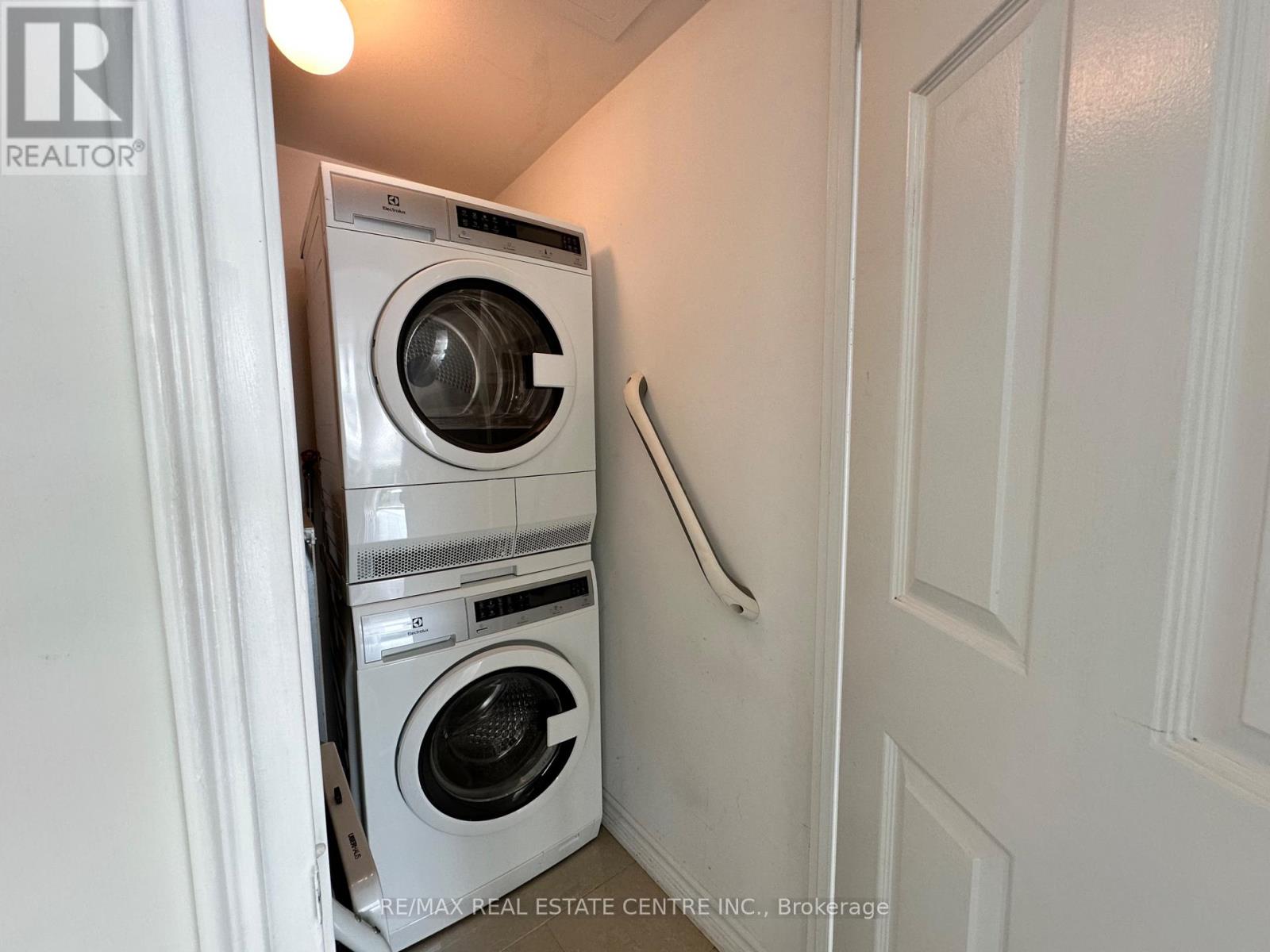 302 - 1360 Rathburn Road E, Mississauga, Ontario L4W 4H4 - Photo 7 - W12683458