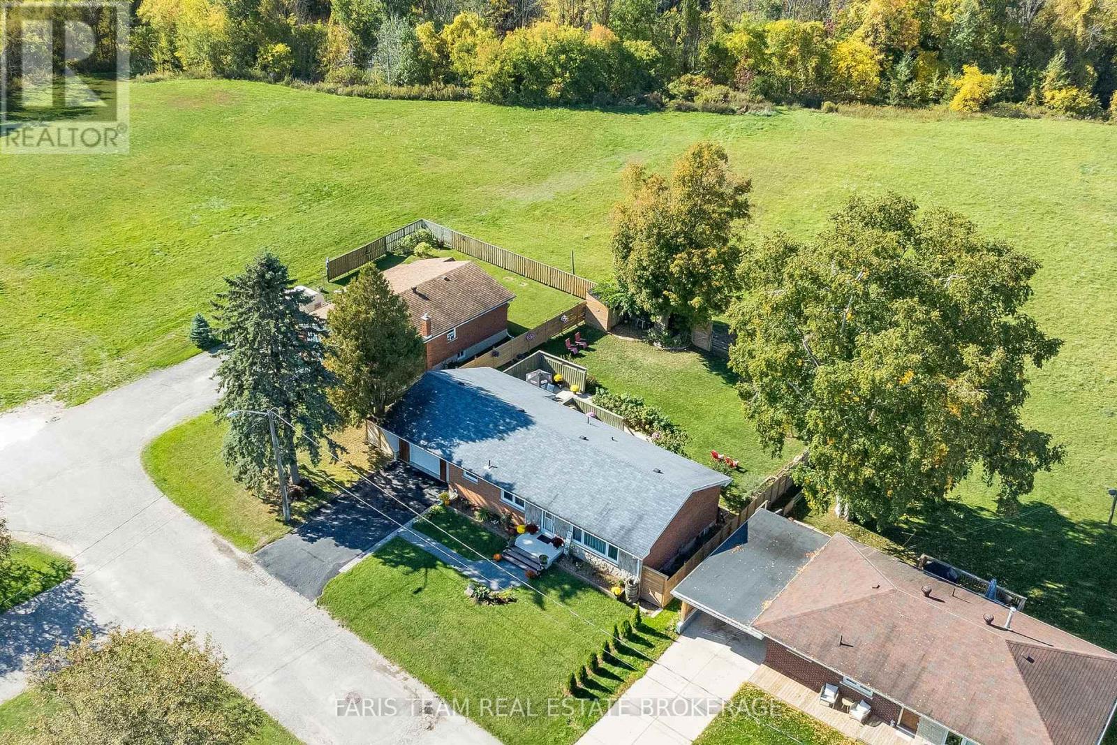 78 Mckibbon Drive, Meaford, Ontario  N4L 1C6 - Photo 3 - X12683446