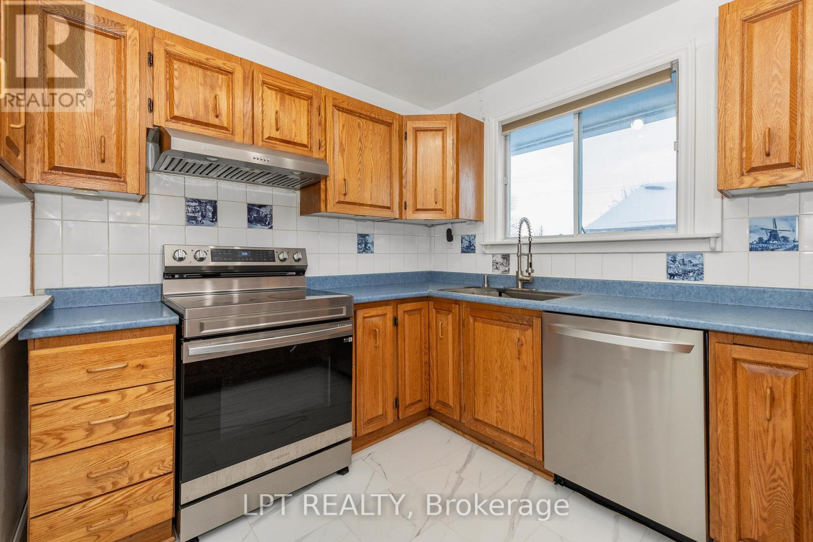 37 Largo Crescent E, Ottawa, Ontario  K2G 3C9 - Photo 13 - X12683466