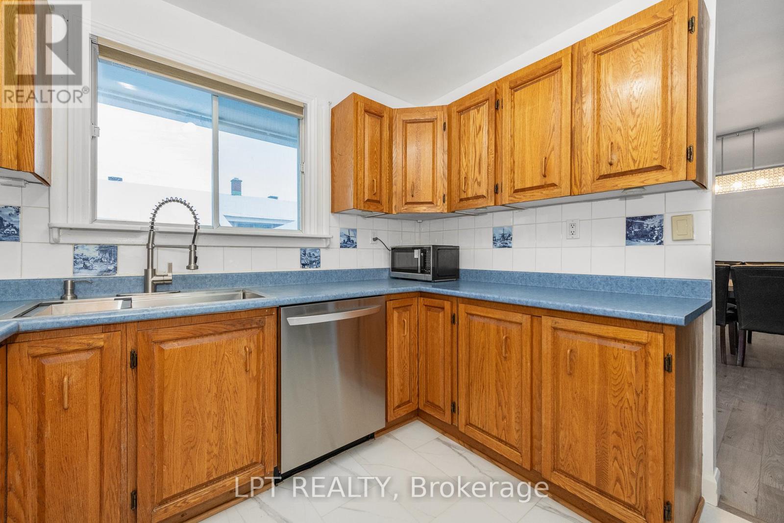 37 Largo Crescent E, Ottawa, Ontario  K2G 3C9 - Photo 15 - X12683466