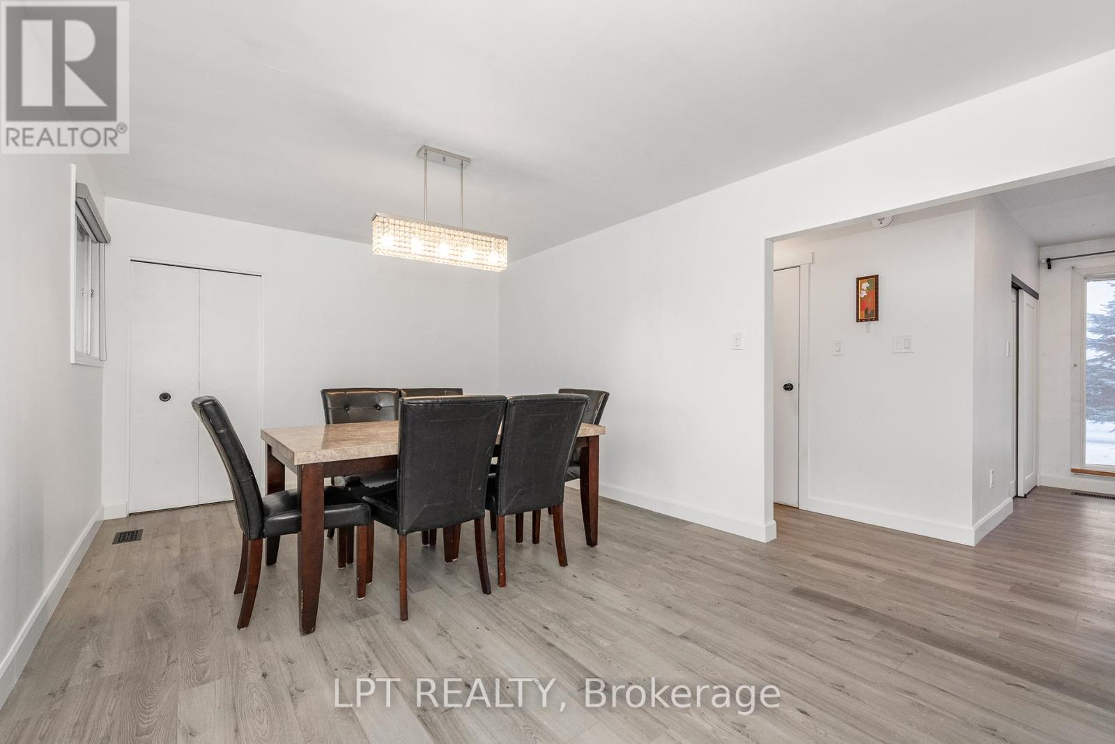 37 Largo Crescent E, Ottawa, Ontario  K2G 3C9 - Photo 17 - X12683466