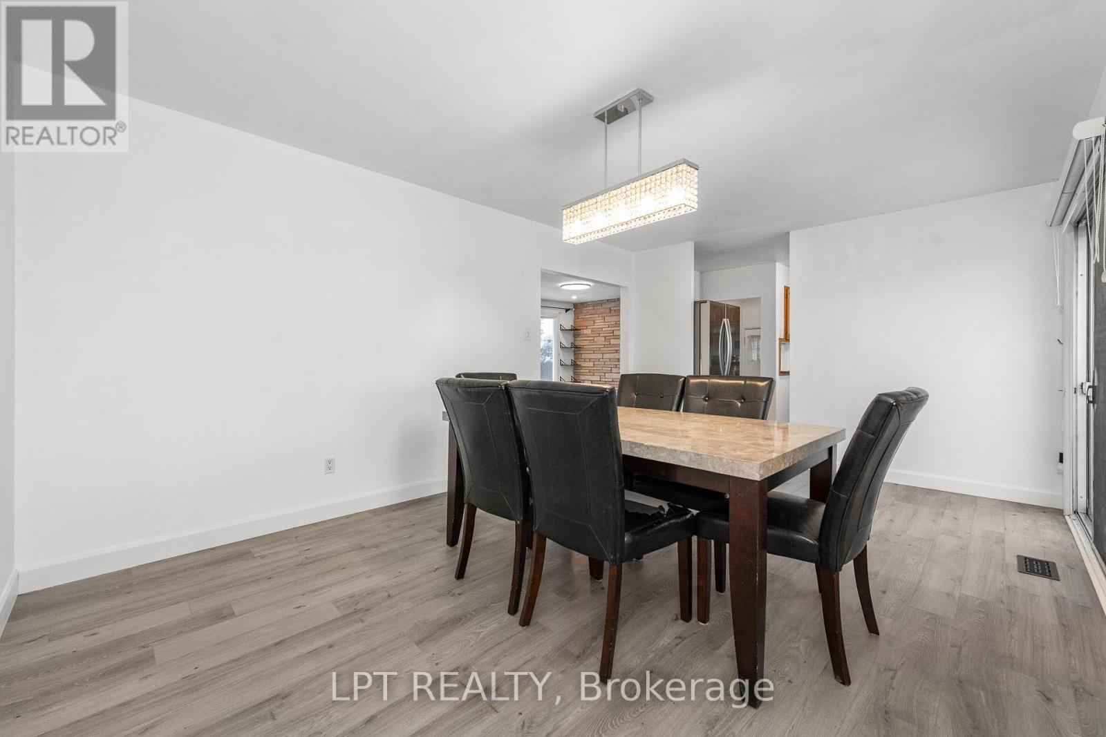 37 Largo Crescent E, Ottawa, Ontario  K2G 3C9 - Photo 18 - X12683466