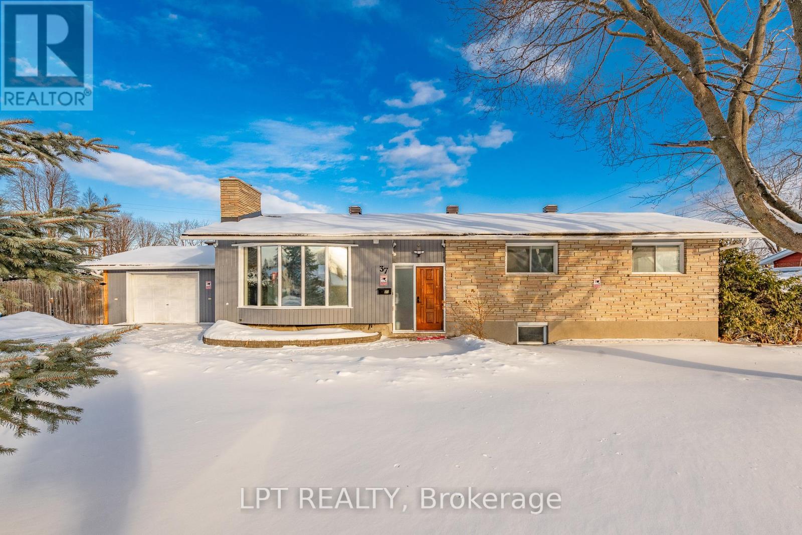 37 Largo Crescent E, Ottawa, Ontario  K2G 3C9 - Photo 2 - X12683466