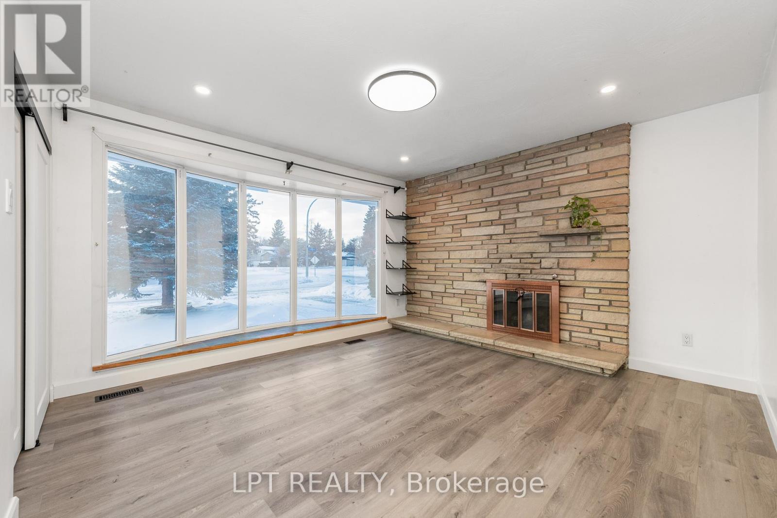 37 Largo Crescent E, Ottawa, Ontario  K2G 3C9 - Photo 7 - X12683466