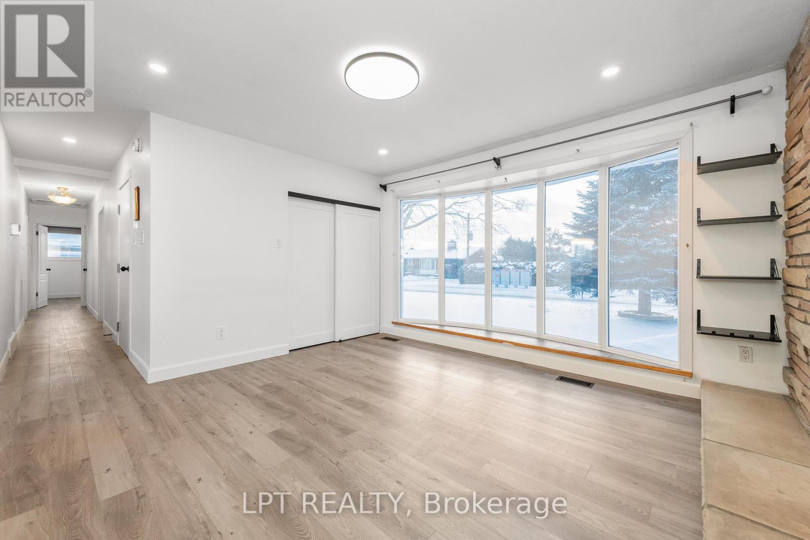 37 Largo Crescent E, Ottawa, Ontario  K2G 3C9 - Photo 8 - X12683466