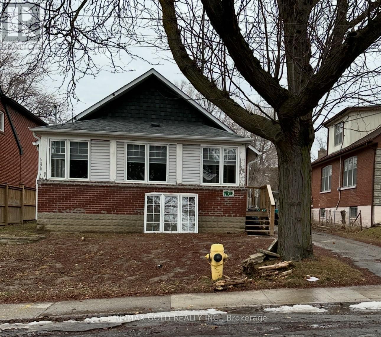 18 College Street N, Toronto, Ontario  M9V 1H3 - Photo 1 - W12668038