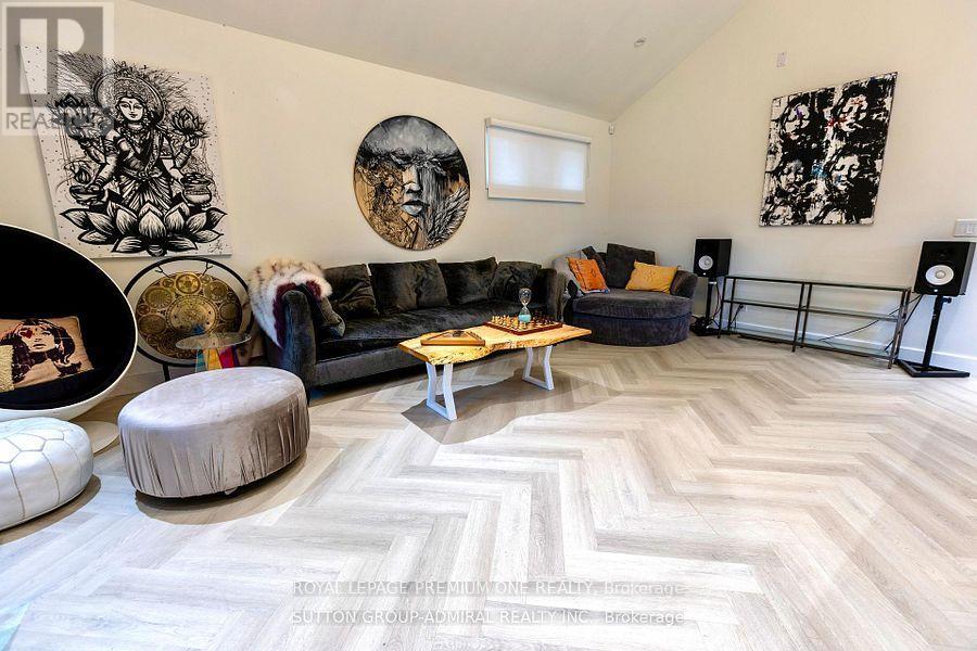 44 Baycrest Avenue, Toronto, Ontario  M6A 1W1 - Photo 9 - C12680660