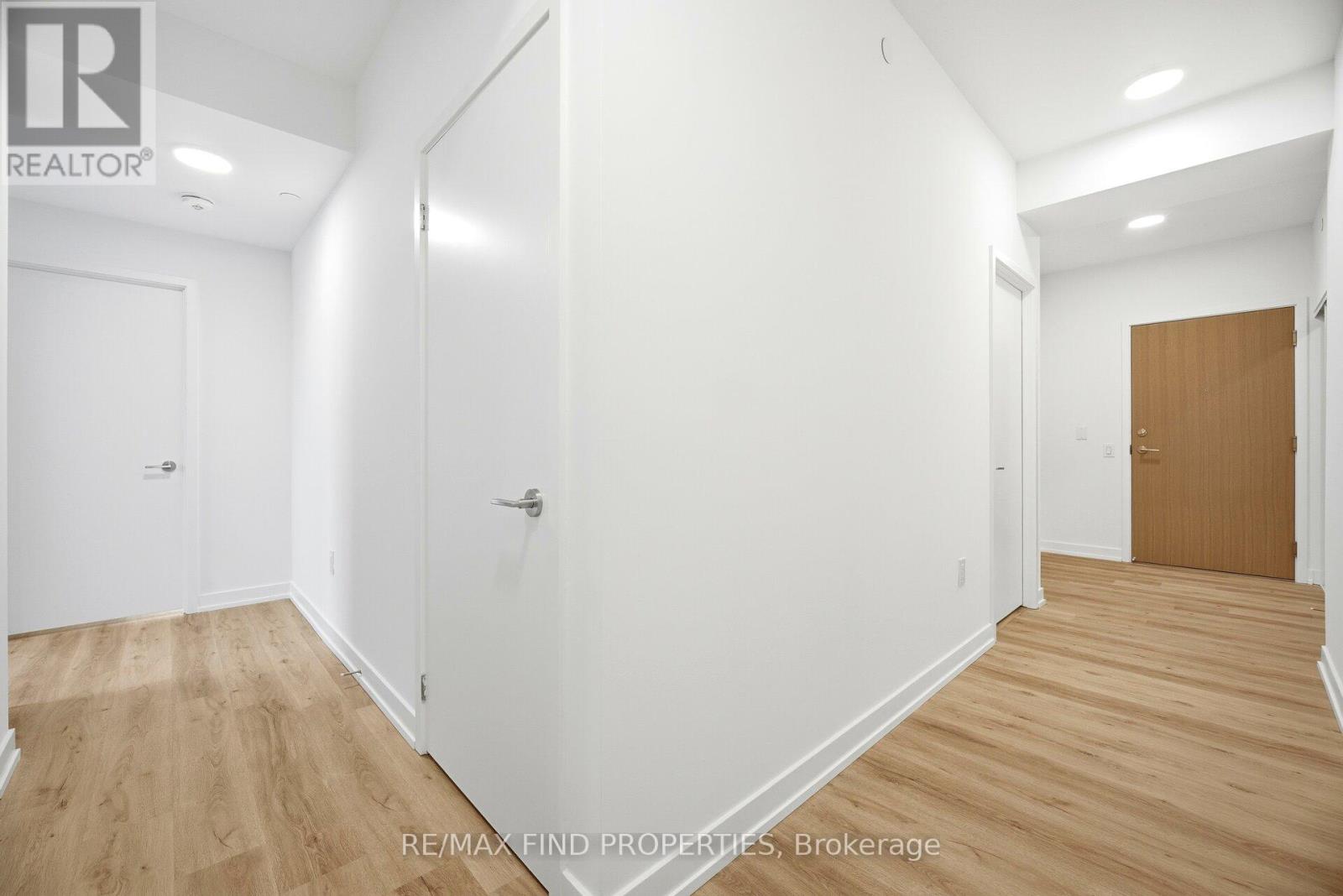 4208 - 395 Square One Drive, Mississauga, Ontario  L5B 0P6 - Photo 11 - W12666566