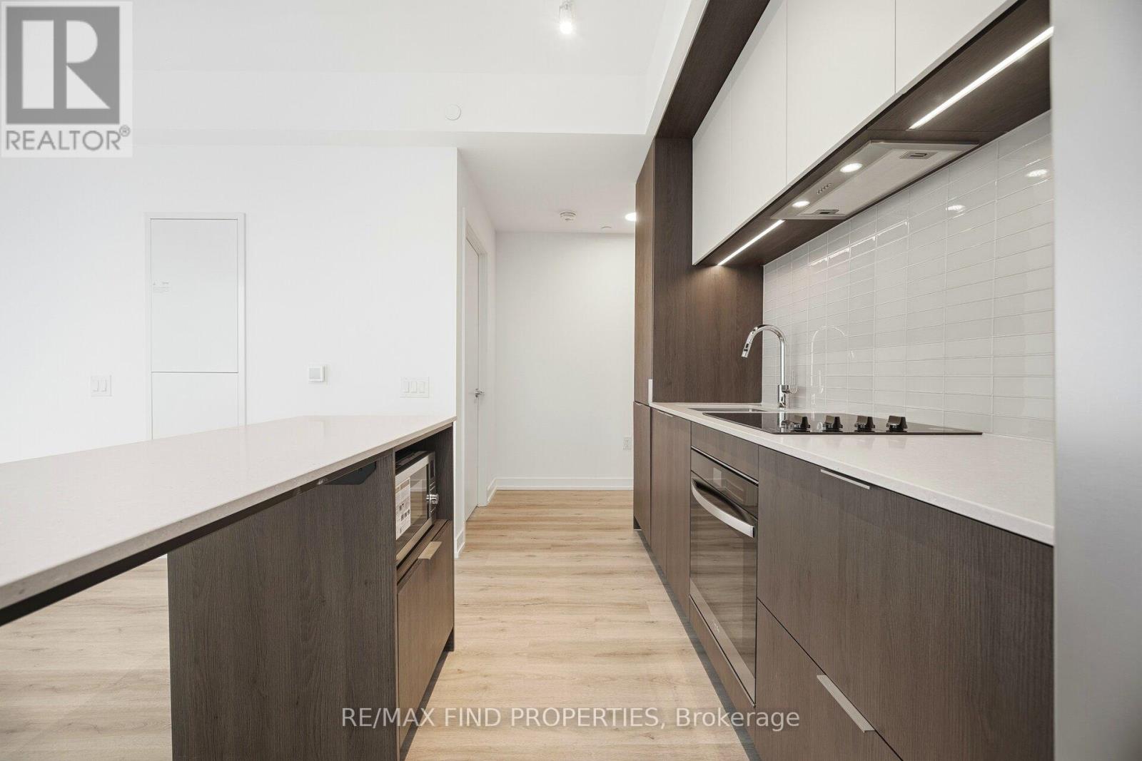 4208 - 395 Square One Drive, Mississauga, Ontario  L5B 0P6 - Photo 13 - W12666566