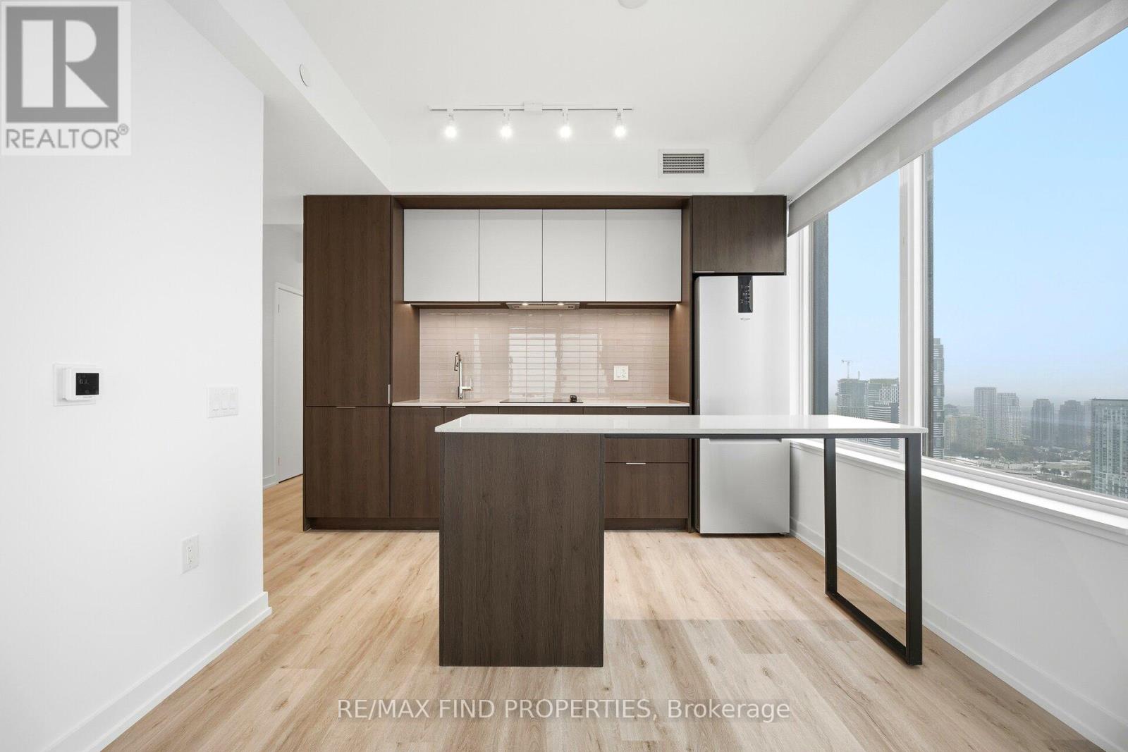 4208 - 395 Square One Drive, Mississauga, Ontario  L5B 0P6 - Photo 15 - W12666566