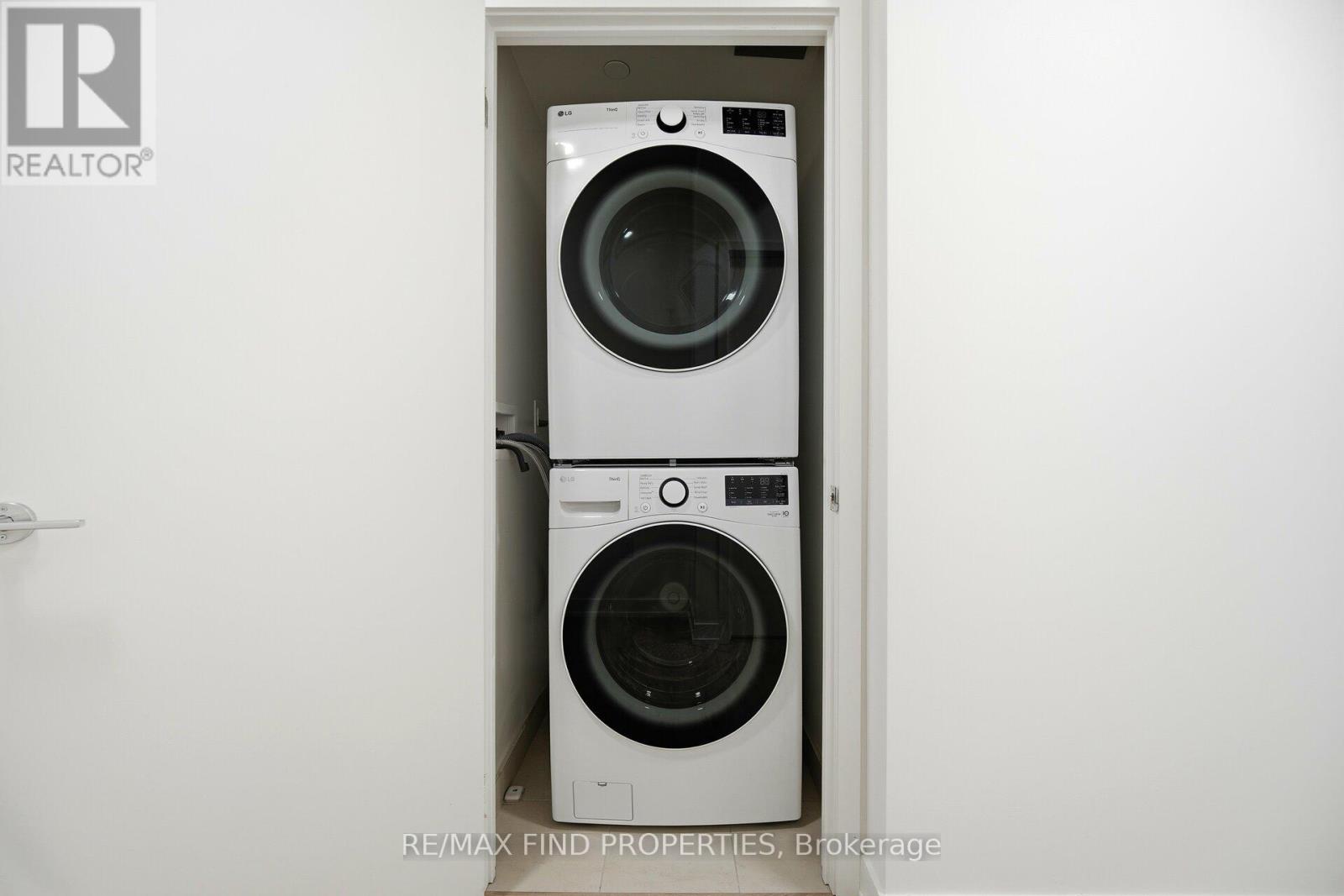 4208 - 395 Square One Drive, Mississauga, Ontario  L5B 0P6 - Photo 31 - W12666566