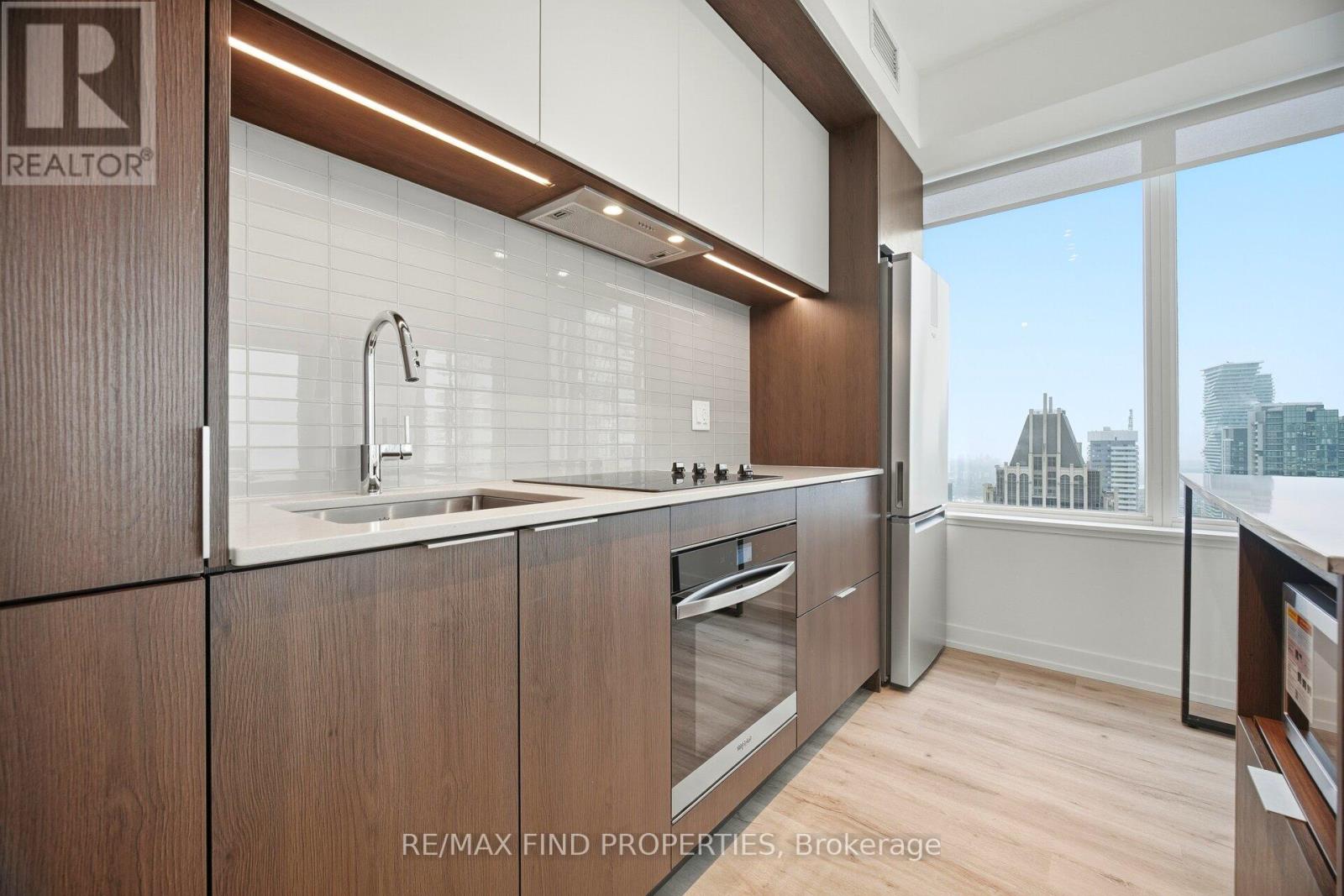 4208 - 395 Square One Drive, Mississauga, Ontario  L5B 0P6 - Photo 17 - W12666566