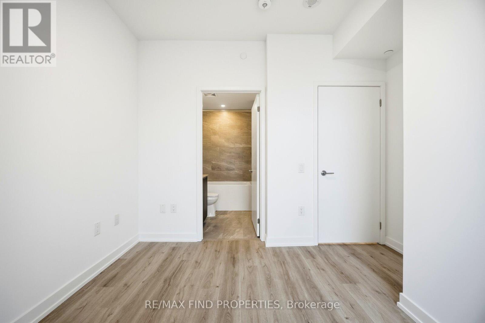 4208 - 395 Square One Drive, Mississauga, Ontario  L5B 0P6 - Photo 27 - W12666566