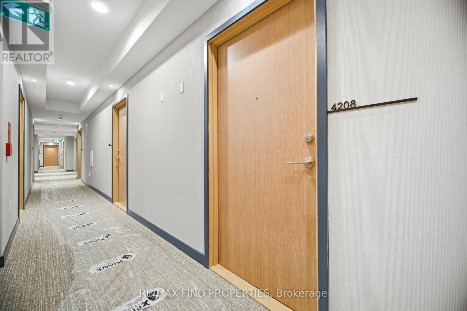 4208 - 395 Square One Drive, Mississauga, Ontario  L5B 0P6 - Photo 8 - W12666566