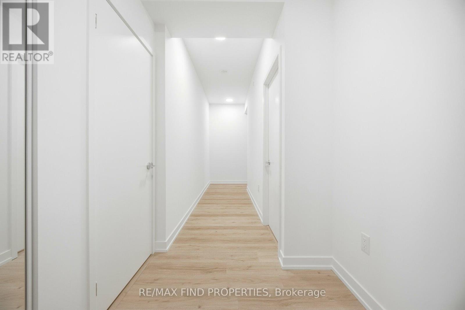 4208 - 395 Square One Drive, Mississauga, Ontario  L5B 0P6 - Photo 10 - W12666566