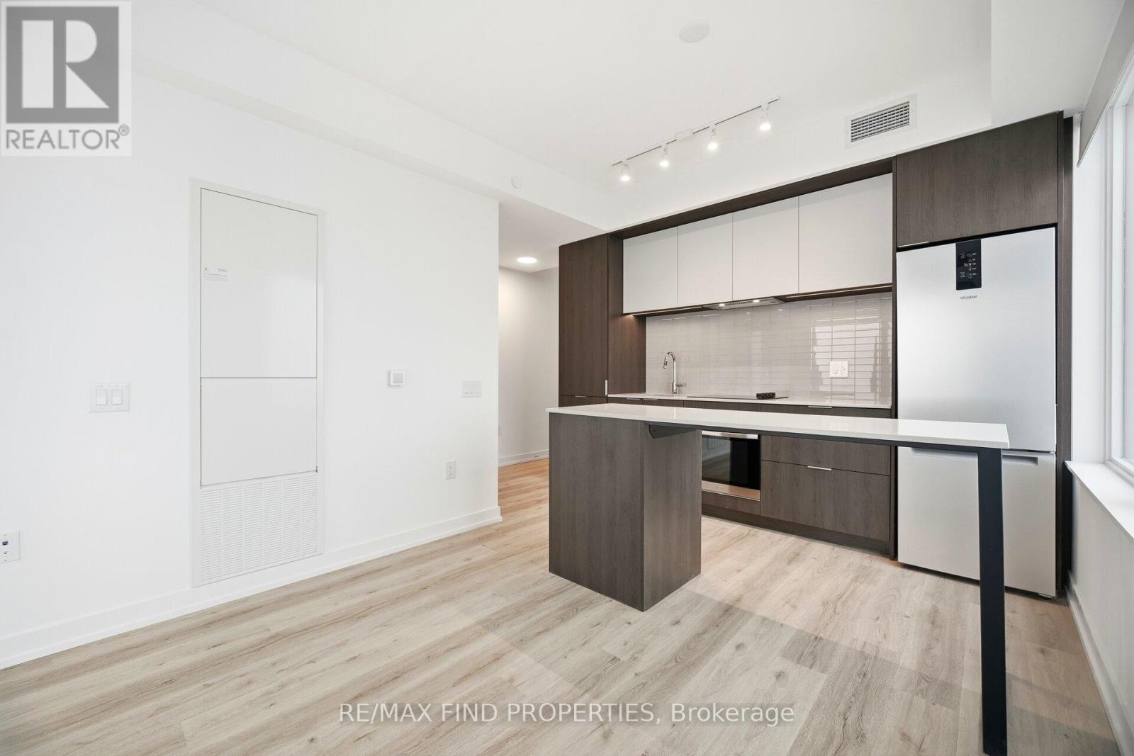 4208 - 395 Square One Drive, Mississauga, Ontario  L5B 0P6 - Photo 14 - W12666566