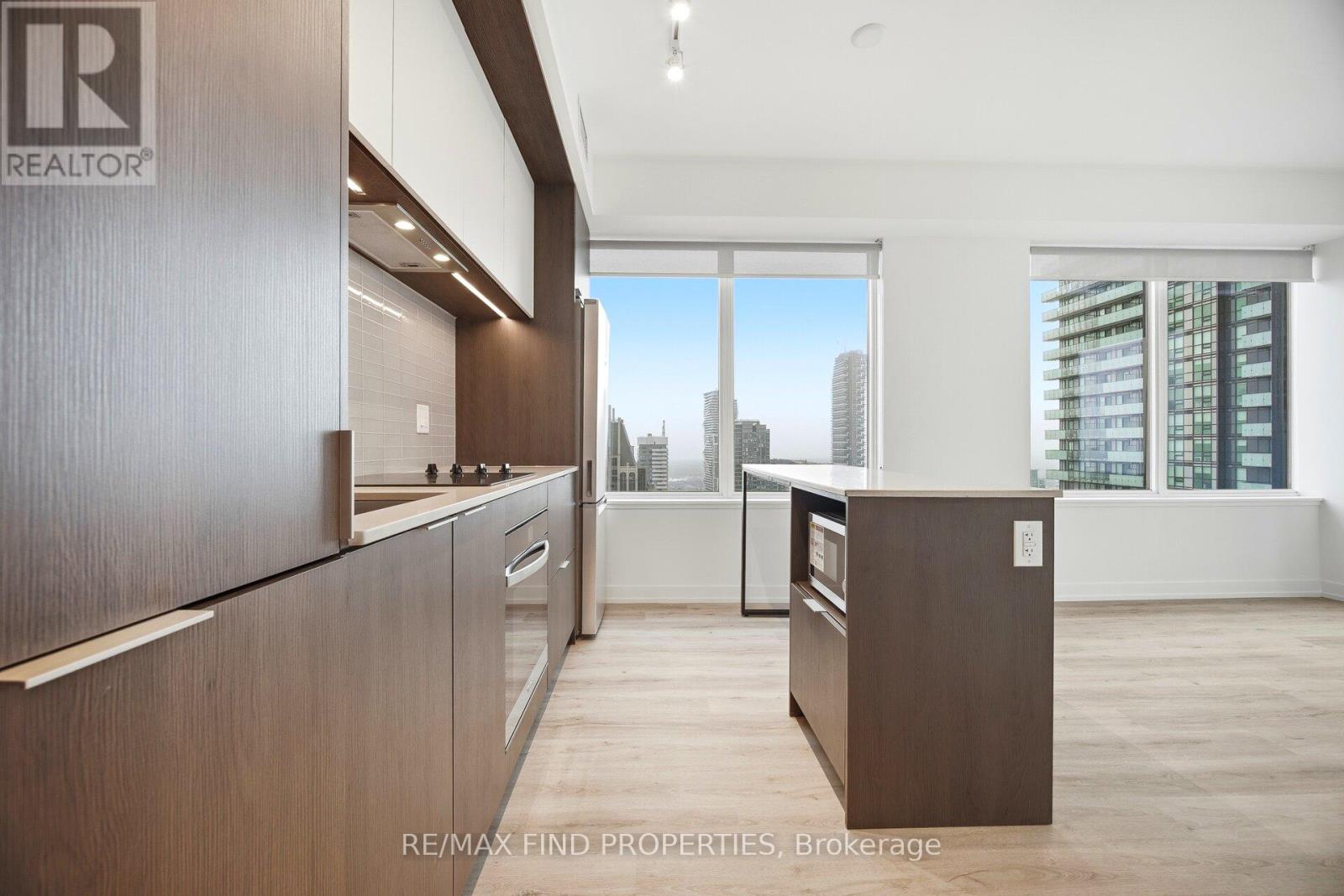 4208 - 395 Square One Drive, Mississauga, Ontario  L5B 0P6 - Photo 16 - W12666566