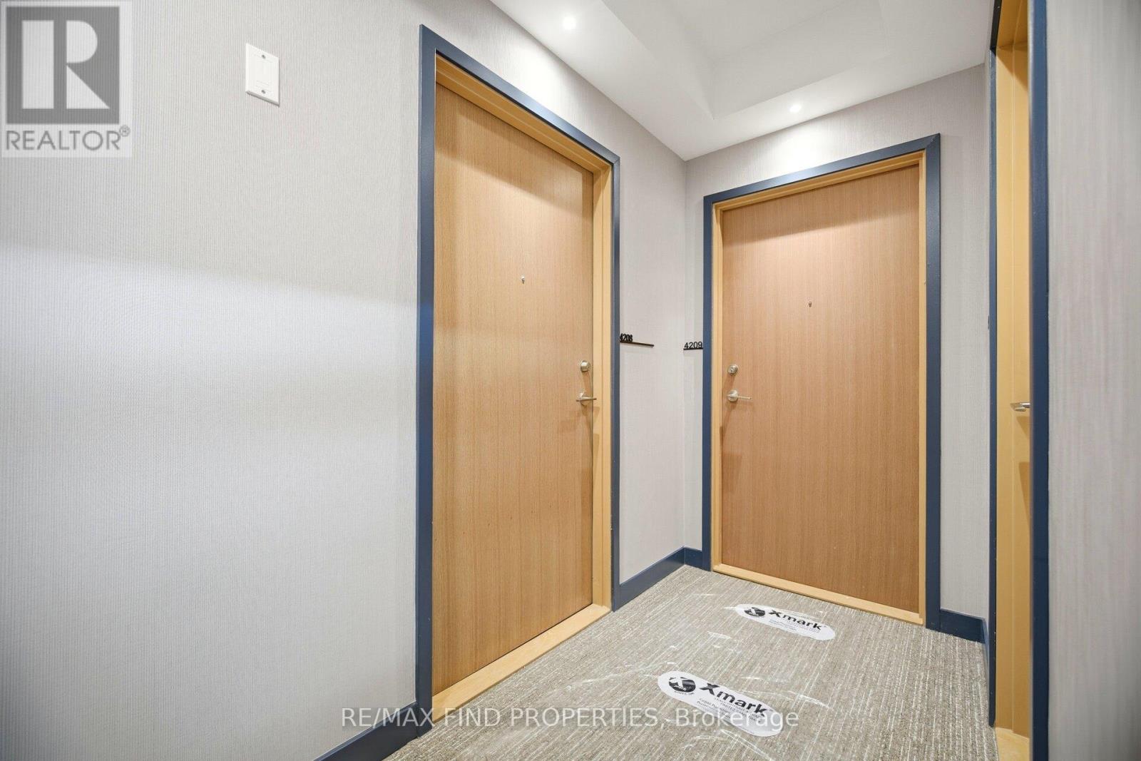 4208 - 395 Square One Drive, Mississauga, Ontario  L5B 0P6 - Photo 7 - W12666566