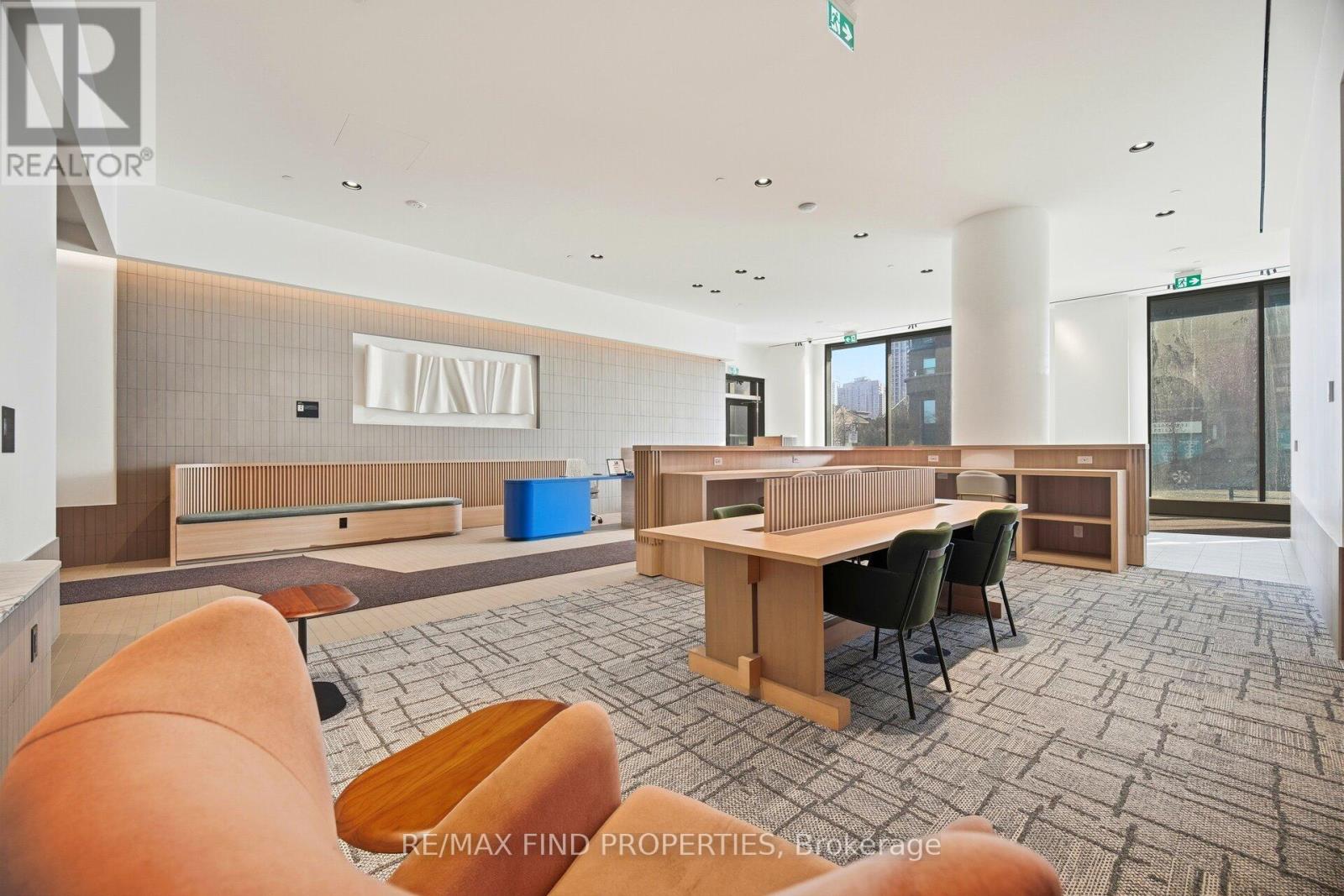 4208 - 395 Square One Drive, Mississauga, Ontario  L5B 0P6 - Photo 5 - W12666566