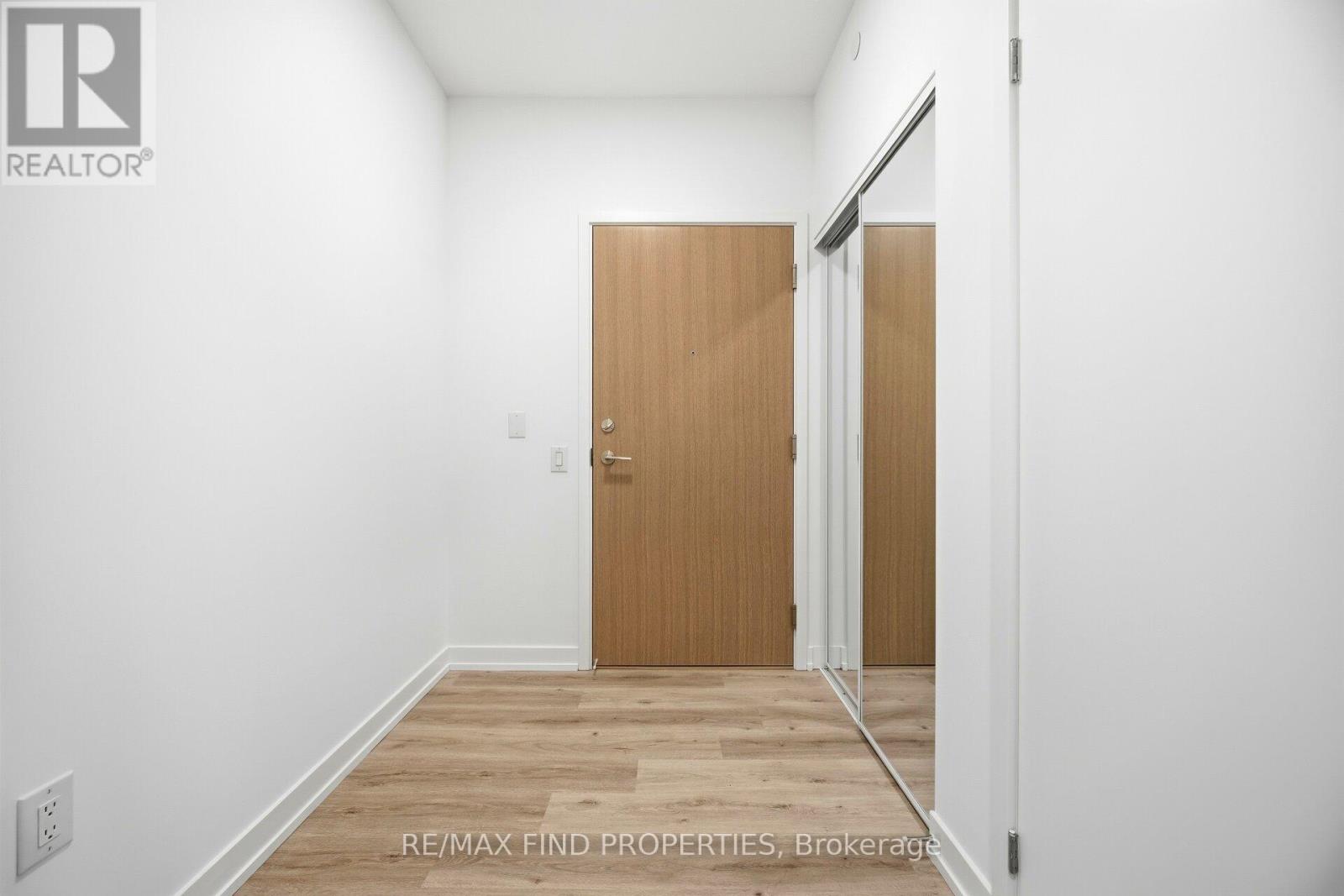 4208 - 395 Square One Drive, Mississauga, Ontario  L5B 0P6 - Photo 9 - W12666566