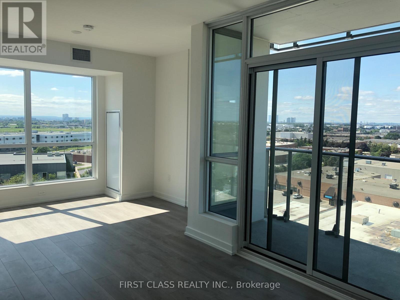 1104 - 10 De Boers Drive, Toronto, Ontario  M3J 0L6 - Photo 11 - W12683478